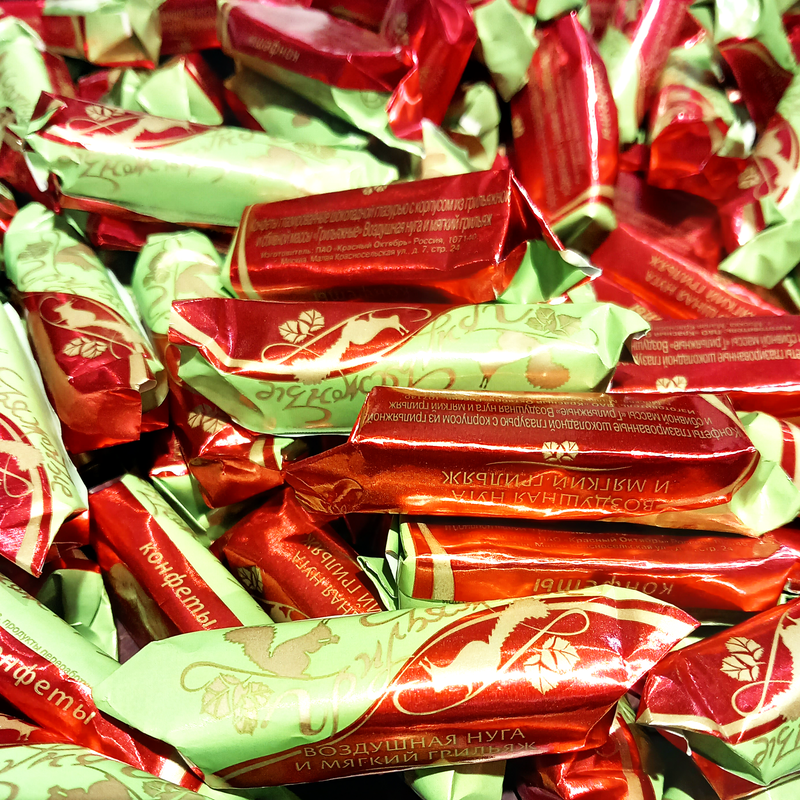 Nougat aux cacahuètes enrobé de chocolat...