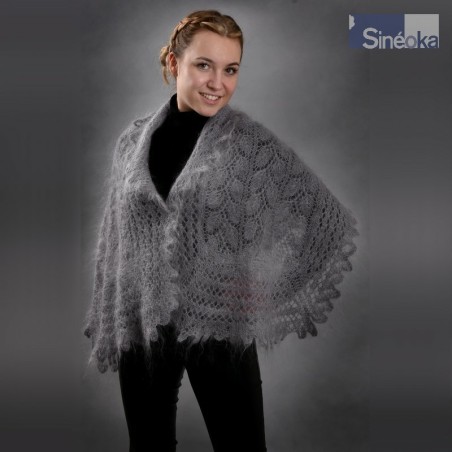 Châle d'Orenbourg chaud 100% duvet de chèvre, Galiya gris porté déployé