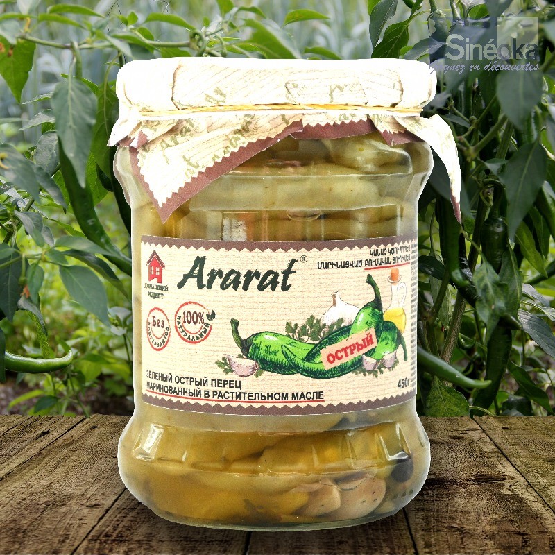 Piments Verts Forts, Marinés 450 g. - Ararat : sur table et pousses de piments