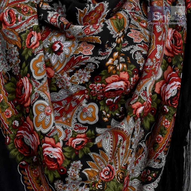 Détails des motifs du châle Pavlovo Possad, modèle Milava, carré avec des franges