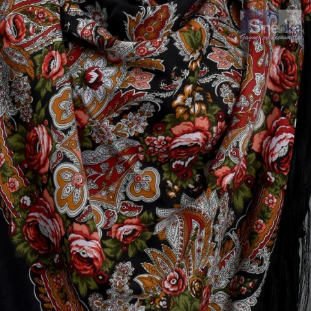 Détails des motifs du châle Pavlovo Possad, modèle Milava, carré avec des franges