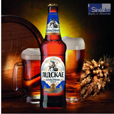 Bière blonde Biélorusse classique - Lidskoyé, la tradition de Lida. Fond avec verres pleins.
