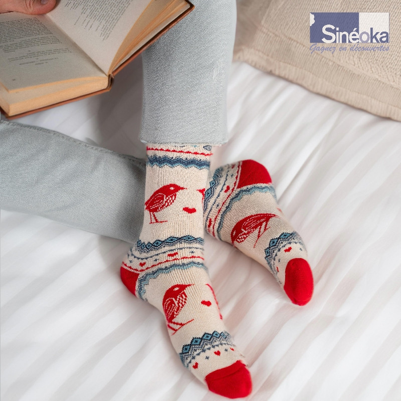 Chaussettes style scandinave Fugl sur le lit, lecture