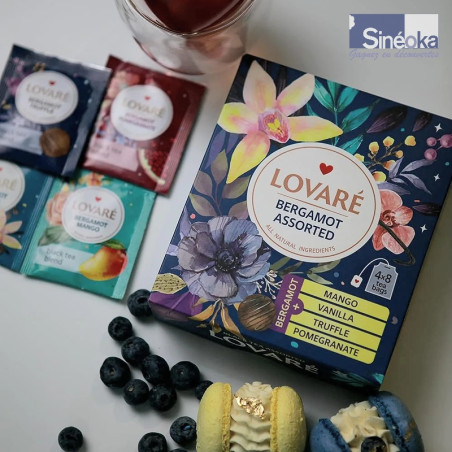 Boite Assortiment bergamote, 8 sachets de 4 sortes de thés à la bergamote, posés sur la table.