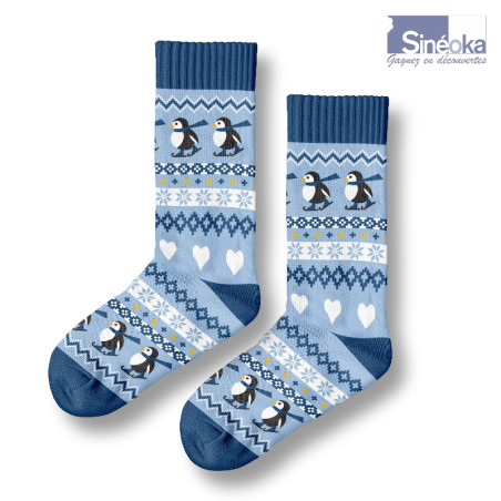 Isflak - Chaussettes aux motifs Pingouins, fond blanc.