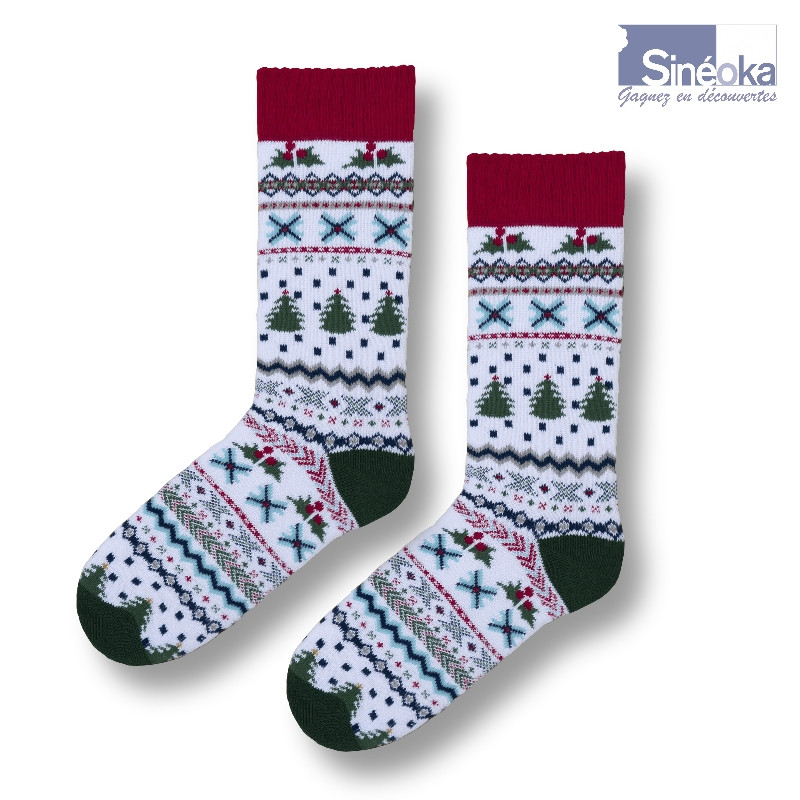 Chaussettes « Inga » en coton bio sur fond blanc.