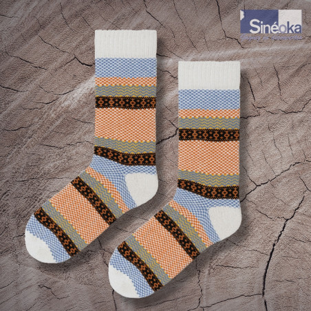 Chaussettes hiver Markus de Polar Star présentées sur fond bois.