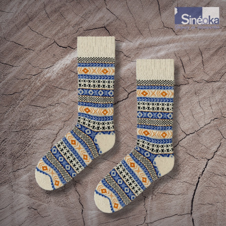 Chaussettes Ragnar sur fond bois