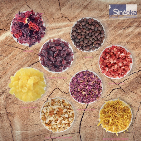 Ingrédients naturels de la tisane florale gourmande à l'hibiscus Royal Dessert de Lovaré.