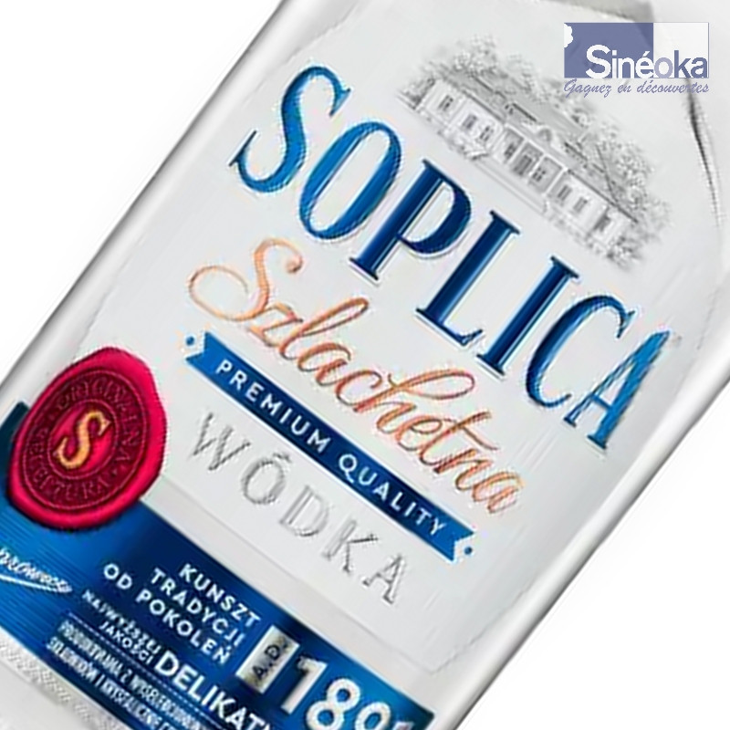 Gros plan sur la bouteille de Soplica Szlachetna Premium 500 ml
