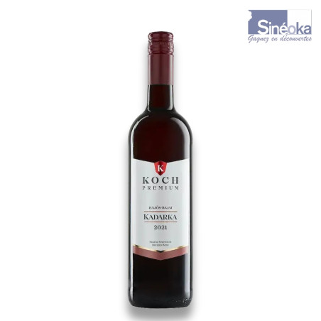 Vin rouge de Hongrie, région Hajós‑Baja, cépage Kadarka, cave Koch, bouteille sur fond blanc