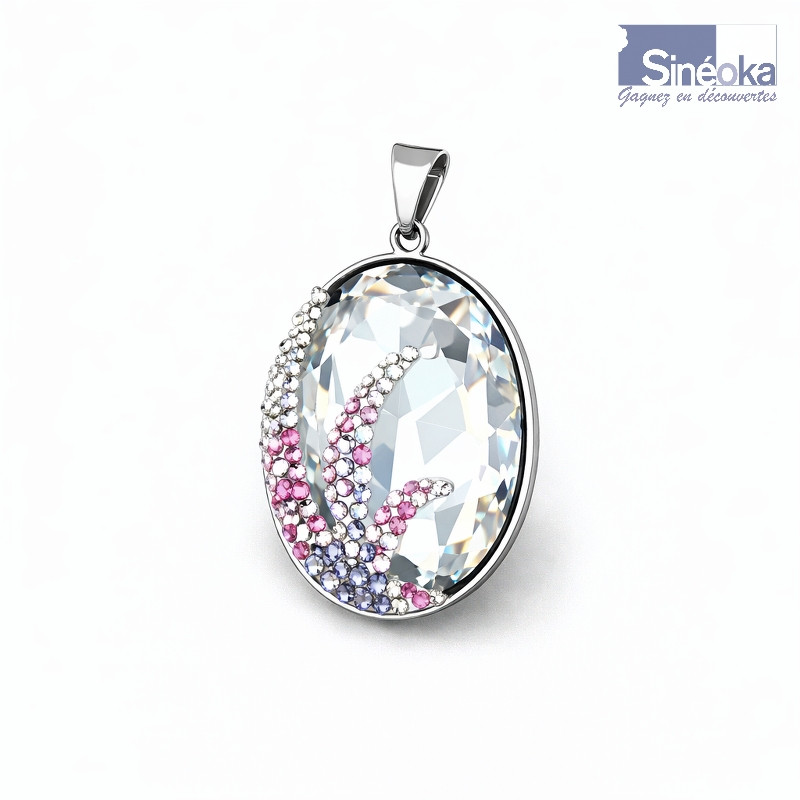 Pendentif ovale « Pavla » seul en gros plan.
