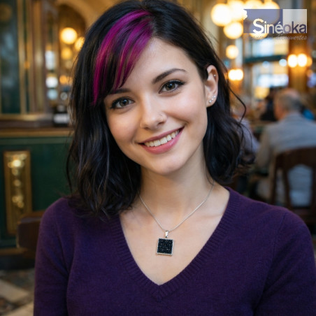 Étudiante praguoise au style affirmé, elle porte le pendentif Marfa