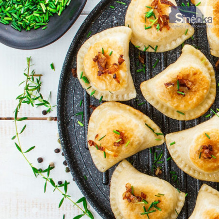 Pierogi ruskie sur une poêle