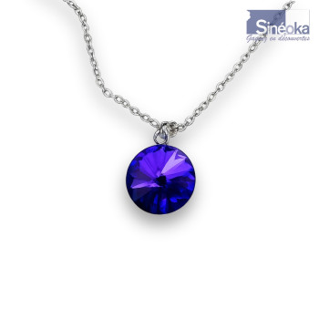 Éclat profond et nuances intenses : un cristal bleu-violet qui capte la lumière avec élégance. 2