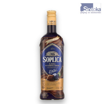 Liqueur Soplica Wedel Prune au Chocolat – spécialité polonaise - bouteille sur un buffet festif 2